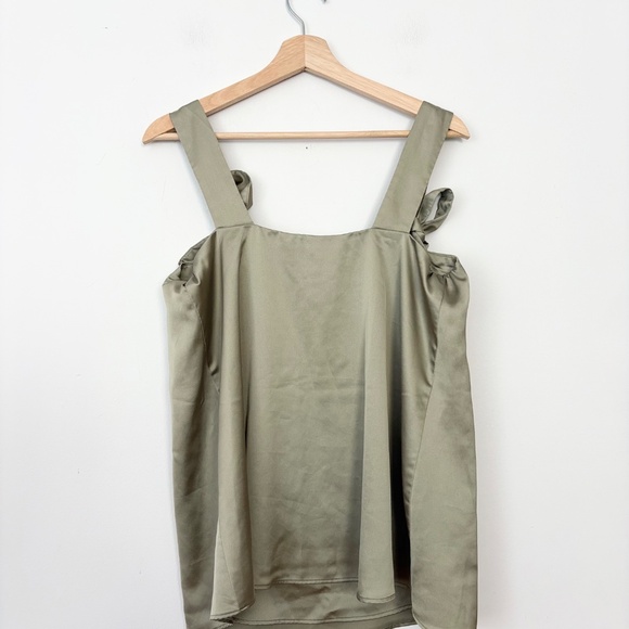 Show me your mumu make up tank - Picture 4 of 7